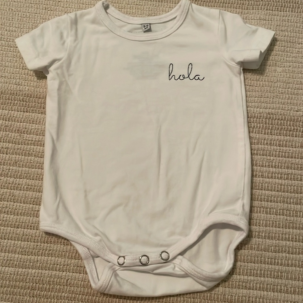 Riser “Hola” onesie